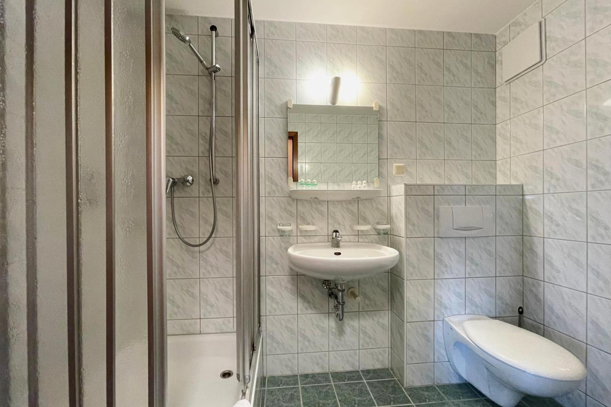 Riverdam Boutique Hotel Ilmenau Rum bild